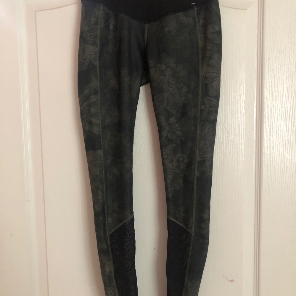 Calia by Carrie Underwood leggings